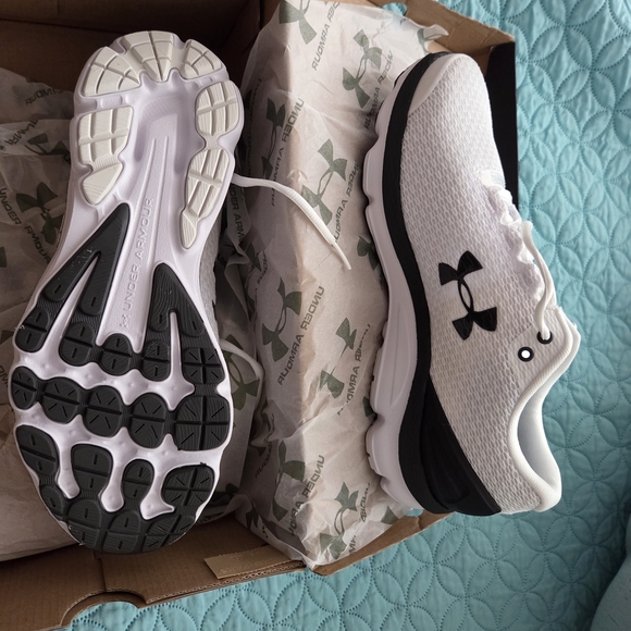 Under Armour White and Black Sneakers - Picture 5 of 6
